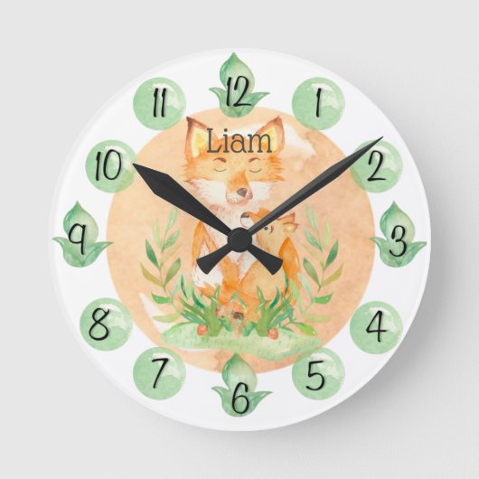 Customizable Leaf Baby Fox Nursery Clock Medium Runde Wanduhr (Vorderseite)