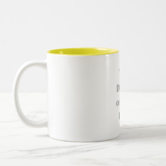 Customizable Your Design or Text Here Personalized Zweifarbige Tasse (Links)