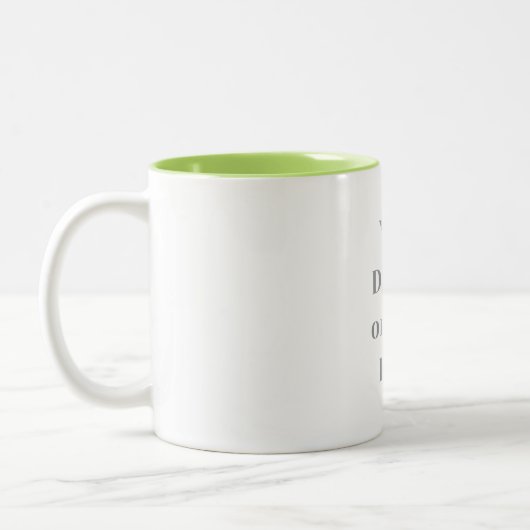 Customizable Your Design or Text Here Personalized Zweifarbige Tasse (Links)