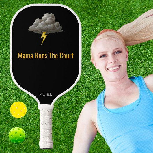 Customized Mama Runs The Court Pickleball Mom Gift Schläger