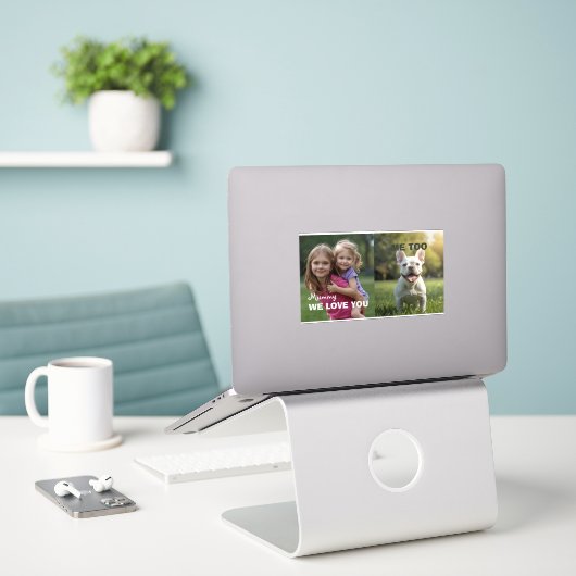 Customized with 2 and text aufkleber (Laptop auf Schreibtisch)