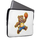 Cute 3D Teddy Bear Playing Basketball – Adorable S Laptopschutzhülle (Vorne Rechts)