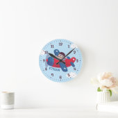 Cute Aviator Pilot in Flying Airplane Wall Decor Runde Wanduhr (Zuhause)