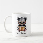Cute Baby Black Bear Reading a Book Custom Kaffeetasse (Links)
