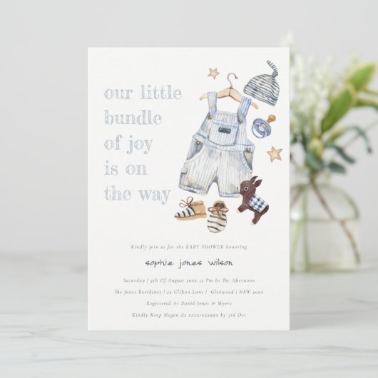 Cute Baby Clothes Essentials Blue Boy Baby Shower Einladung (Stehend Vorderseite)
