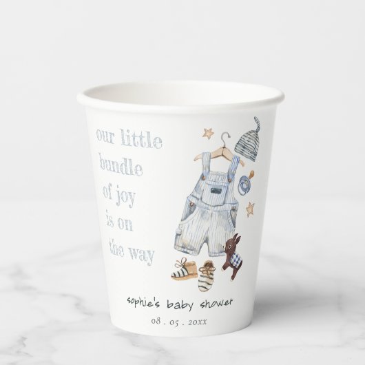 Cute Baby Clothes Essentials Blue Boy Baby Shower Pappbecher (Vorderseite)