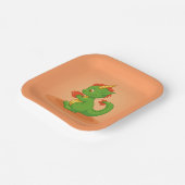 Cute Baby Dragon Holding Cup on Orange Pappteller (Gewinkelt)
