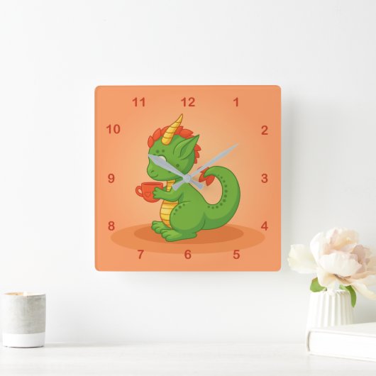 Cute Baby Dragon Holding Cup on Orange Quadratische Wanduhr (Zuhause)