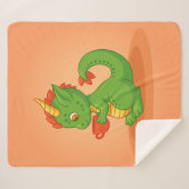 Cute Baby Dragon Holding Cup on Orange Sherpadecke (Vorderseite (Horizontal))