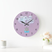 Cute Baby Elephant Blowing Bubbles Monogrammed Große Wanduhr (Zuhause)