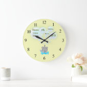 Cute Baby Elephant Blowing Bubbles Monogrammed Große Wanduhr (Zuhause)
