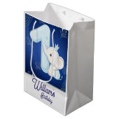 Cute Baby Elephant First Birthday Mittlere Geschenktüte (Vorderseite Schrägansicht)