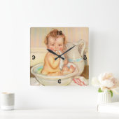 Cute Baby Having a Bath Quadratische Wanduhr (Zuhause)