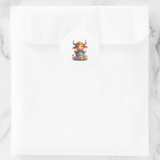 Cute Baby Highland Cow With flowers Calf Animal co Runder Aufkleber (Tasche)