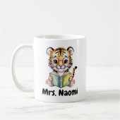 Cute Baby Tiger Reading a Book Custom Kaffeetasse (Links)