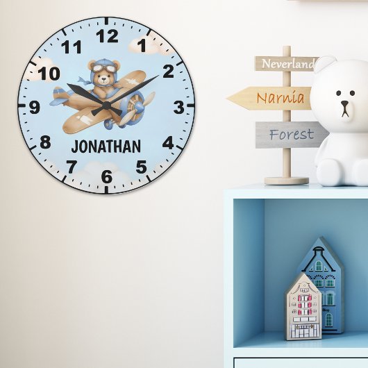 Cute Bear Pilot in a Sky Adventure Große Wanduhr