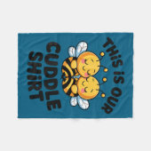 Cute Bee Couple Cuddle Funny Romantic  Fleecedecke (Vorderseite (Horizontal))