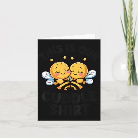 Cute Bee Couple Cuddle Funny Romantic Karte (Vorderseite)
