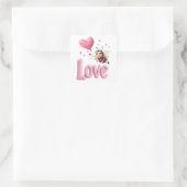 Cute Bee Fluffy Pink Love Heart Balloon Design Quadratischer Aufkleber (Tasche)