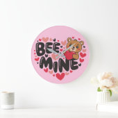 Cute Bee Mine Teddy Bear Valentine's Day Große Wanduhr (Zuhause)