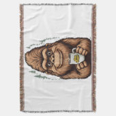 Cute Bigfoot Drinking Coffee  Funny Sasquatch  Decke (Vorderseite Vertikal)