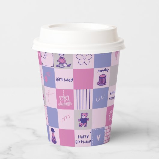 Cute Birthday Squares – Pink modern Pattern Pappbecher (Vorderseite)