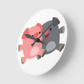 Cute Black and White Cartoon Pigs Wall Clock Runde Wanduhr (Winkel)
