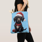 Cute Black Dog at Christmas Tasche (Von Nahem)