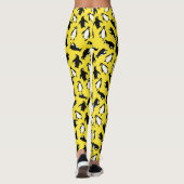 Cute black white penguin pattern yellow background leggings (Rückseite)