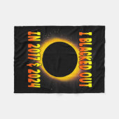 Cute Blacked Out 2017 Total Solar Fleecedecke (Vorderseite (Horizontal))