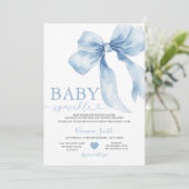 Cute Blue Bow Coquette Baby Sprinkle Baby Shower Einladung (Stehend Vorderseite)