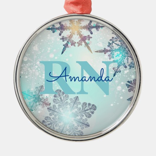 Cute Blue Custom Personalized Name RN Nurse Ornament Aus Metall (Vorne)