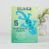 Cute Blue Gecko Lizard Boy Birthday Party  Einladung (Stehend Vorderseite)