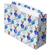 Cute Blue Kids Christmas Reindeer Große Geschenktüte (Rückseite Schrägansicht)