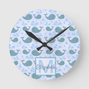 Cute Blue Whales Monogram Pattern Runde Wanduhr