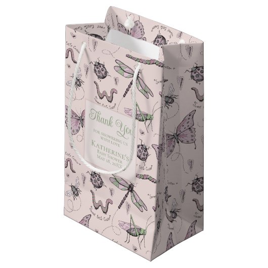 Cute Blush Pink and Green Insect Pattern Kleine Geschenktüte (Vorderseite Schrägansicht)