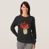 Cute Brown Tabby Cat Sleeping on Red Spotted Mushr T-Shirt (Vorne ganz)