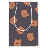 Cute Brown Teddy Bear Face Pattern Dark Blue Mittlere Geschenktüte (Vorderseite)