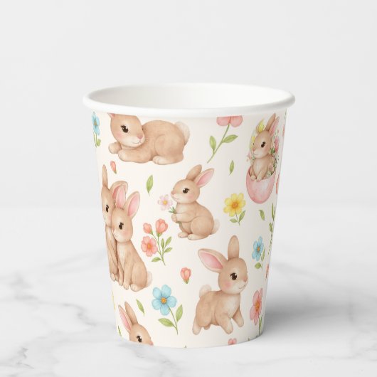 Cute Bunnies and Flowers Pattern Pappbecher (Rückseite)