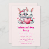 Cute Bunnies Sharing a Heart Valentine's Party Einladung (Vorne/Hinten)