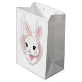 Cute Bunny Holding Heart | Romantic Design Mittlere Geschenktüte (Rückseite Schrägansicht)