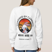 Cute Bunny Hugging Carrot Retro Sunset T-Shirt Sweatshirt (Rückseite)
