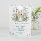 Cute Bunny Spring Floral Baby Shower Einladung (Stehend Vorderseite)