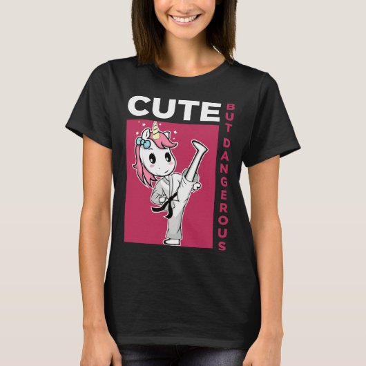 Cute but Dangerous Karate Taekwondo Unicorn Karate T-Shirt (Vorderseite)