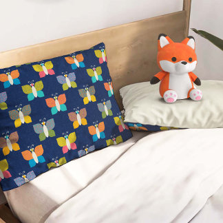 Cute Butterfly Pattern on Blue Kissenbezug