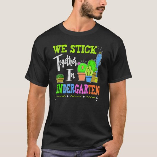 Cute Cactus Team Kindergarten We Stick Together Te T-Shirt (Vorderseite)