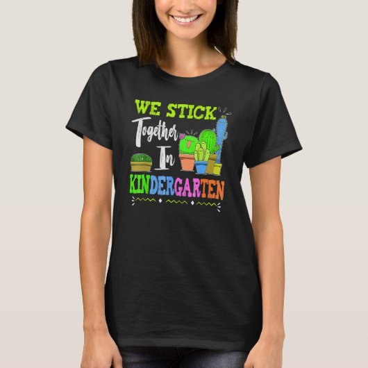 Cute Cactus Team Kindergarten We Stick Together Te T-Shirt (Vorderseite)