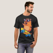 Cute Capybara Skateboarding Chill Animal Lover Art T-Shirt (Vorne ganz)