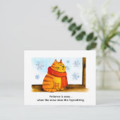 Cute Cartoon Cat Sitting at Snowy Window Postkarte (Stehend Vorderseite)