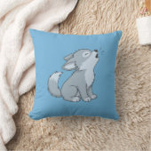 Cute Cartoon Howling Wolf Pup Blue Kissen (Decke)
